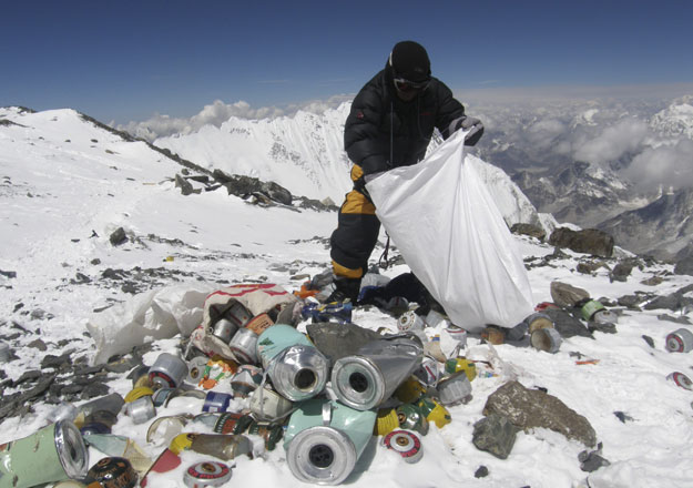 Непал вводит налог на мусор и фекалии на Эвересте