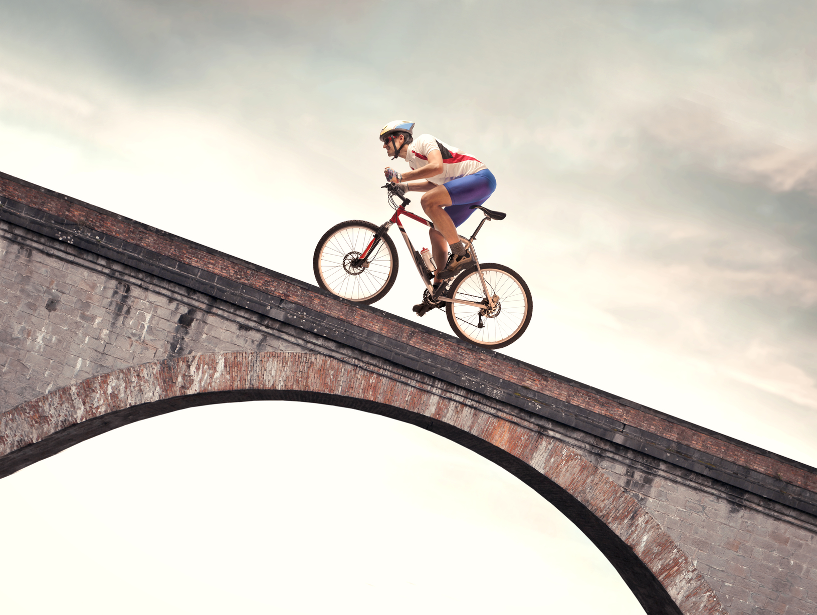 Велосипедиста на мосту