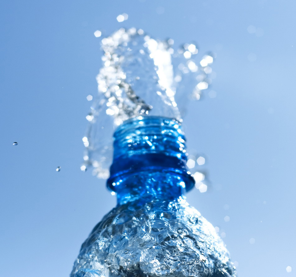 Питьевая вода статья. Бутылка для воды. Бутилированная вода. Красивые бутылки для воды. Вода из бутылки.