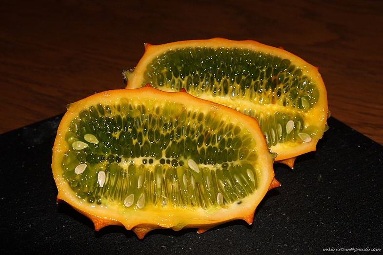 фрукт кивано. колючий огурец кивано.