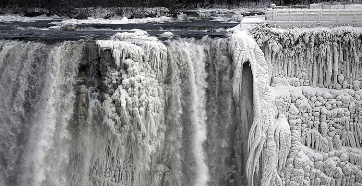 Семь самых удивительных и «неправильных» водопадов мира