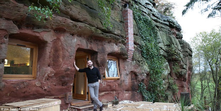 Мужчина превратил пещеру возрастом в 250 миллионов лет в уютное жилище