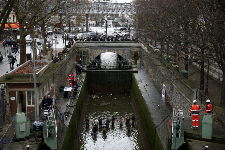 Картинки по запросу В Париже впервые за последние 15 лет, власти осушили знаменитый канал Сен-Мартен