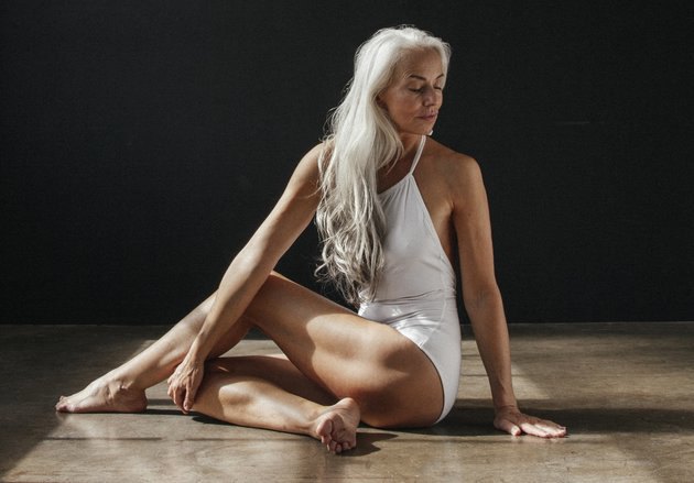 Невероятная 60 летняя модель Ясмина Росси в рекламе купальников