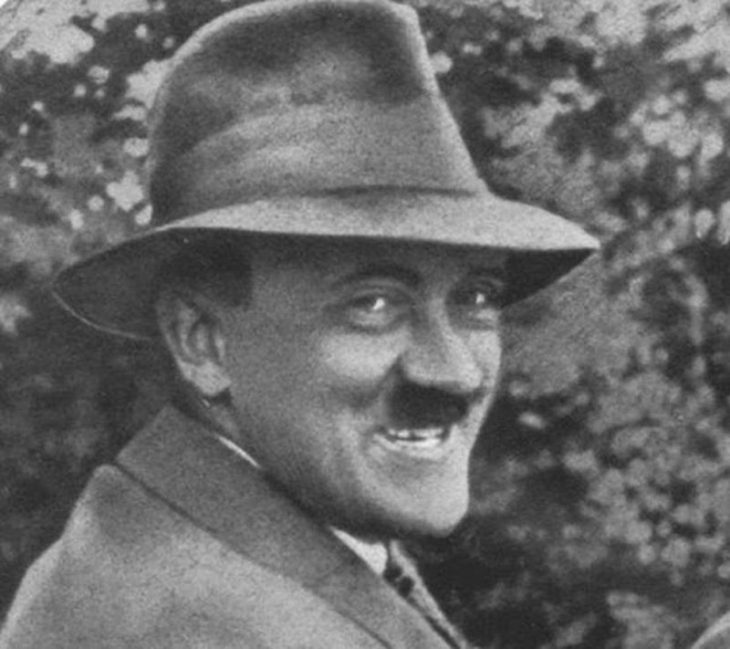 20 редчайших снимков Гитлера, показывающих его с разных сторон