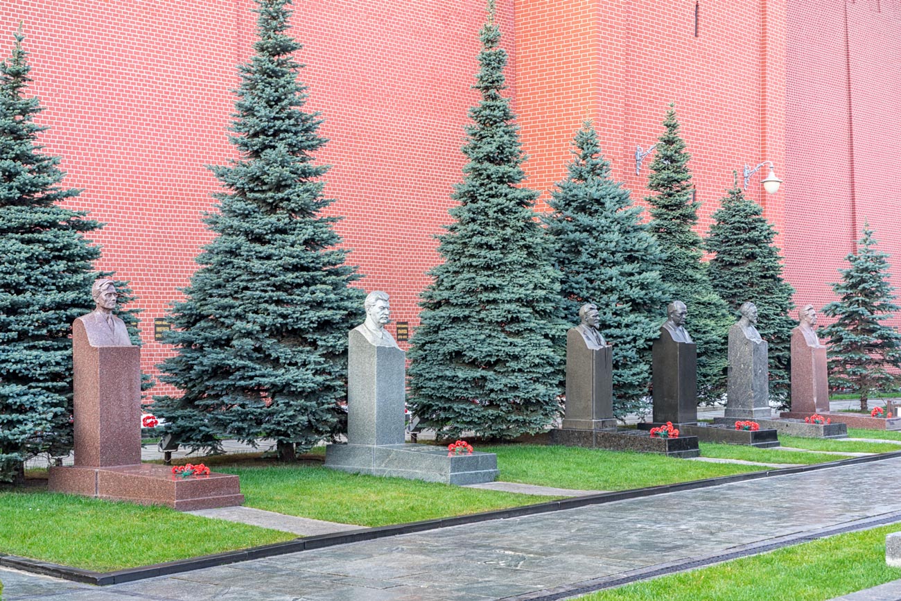 Некрополь у Кремлёвской стены