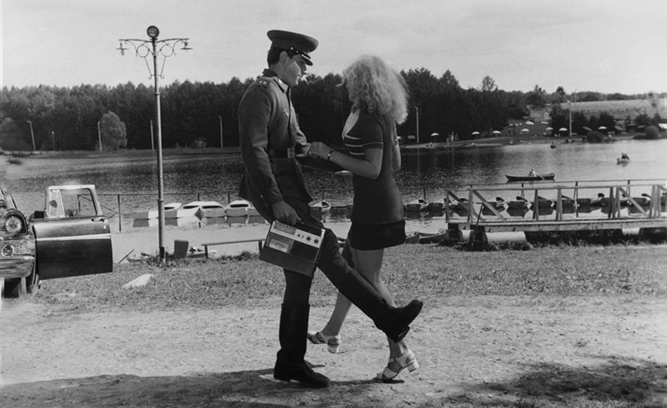 Ссср будь мужчиной. Парень и девушка советские. Фото СССР. Ретро СССР.