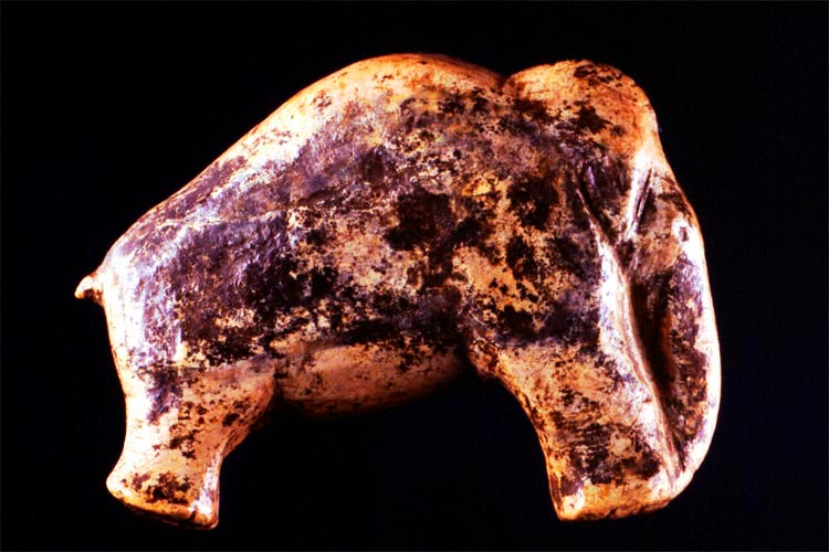 Фигурка из слоновой кости найденная в пещерах Фогельхерда