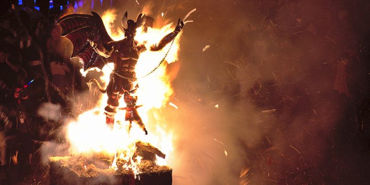 Жук, который не умирает после того, как его съели, грузовики ...