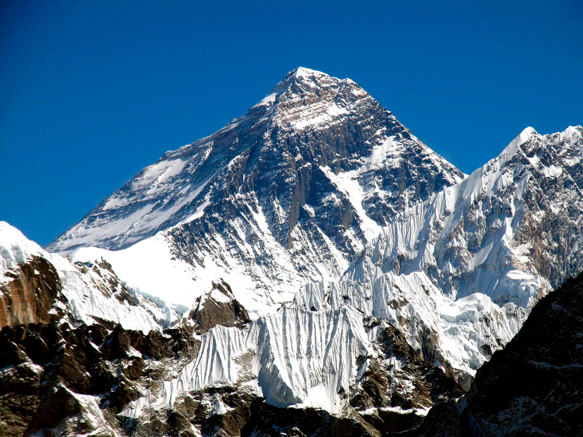 Покорение Эвереста: девять трагических историй восхождения