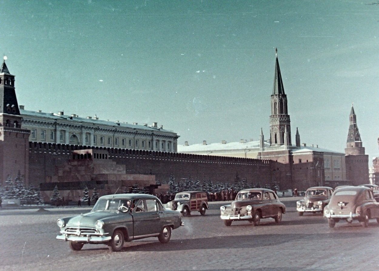 10 цветных фотографий СССР 1950-х годов